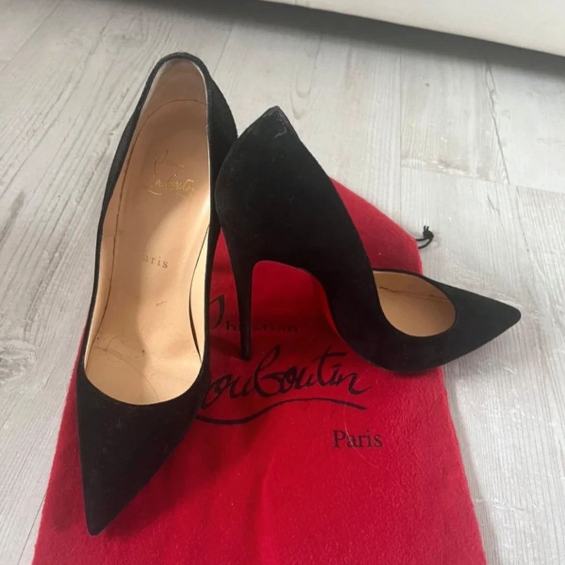 Svarta pumps från Louboutin - 3