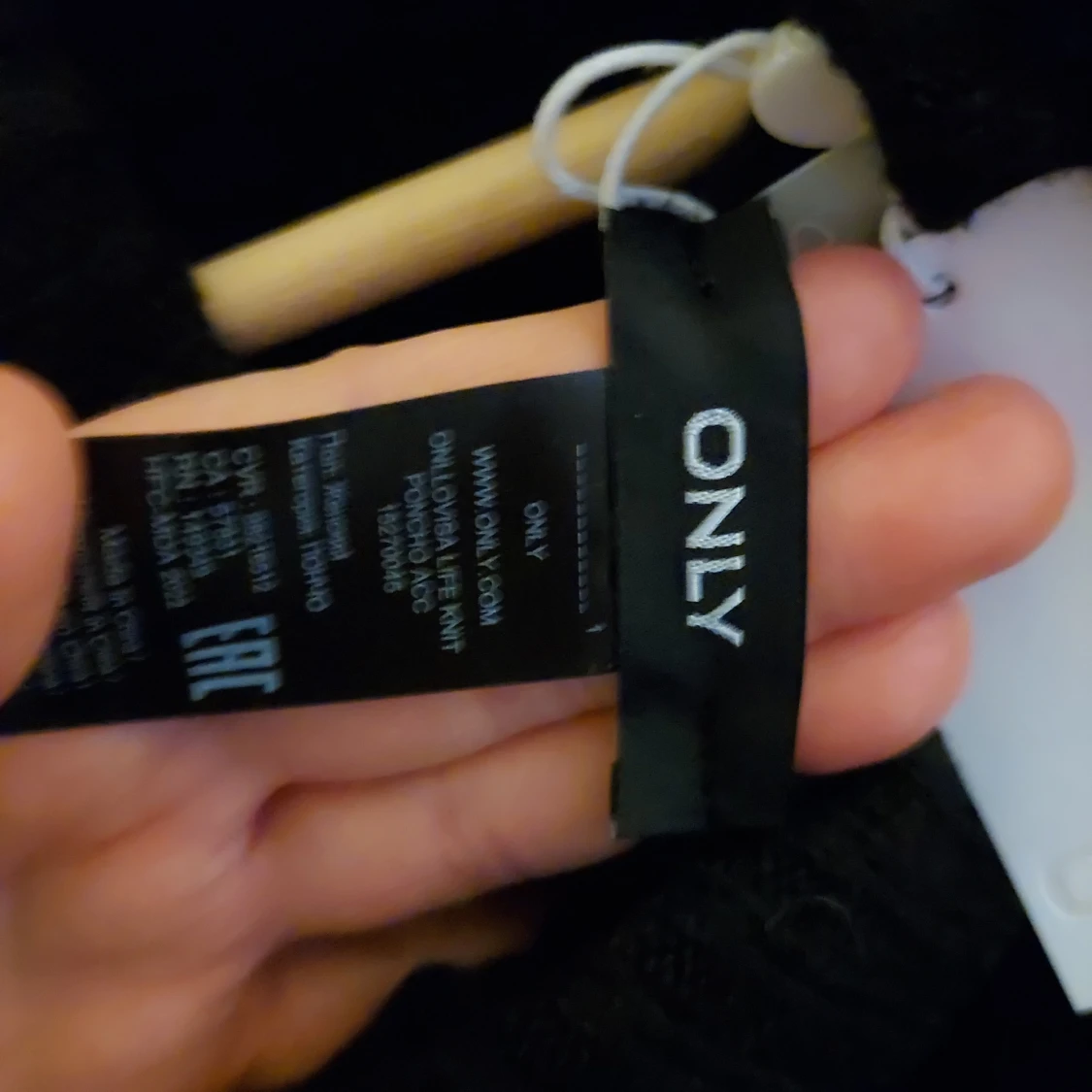 Svart stickad poncho från ONLY - 3