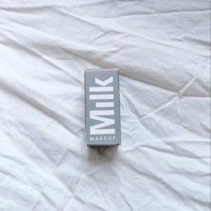 Milk Makeup Blush-Stick 🩷🩶🤍 - I färgen ”WERK”. Nypris 279kr! FÖRST TILL KVARN! 🤍🩶🩷(BUNDLERABATT VID KÖP AV FLER ARTIKLAR!)