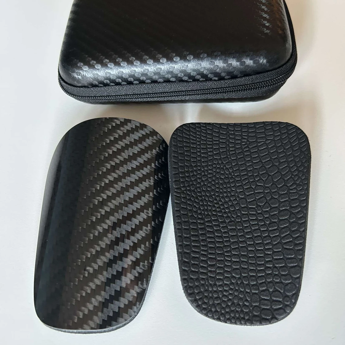 100% kolfiber benskydd