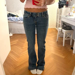 Lager 157 jeans - Innerbenslängd:83 , andra mått ser ni på bilderna! Kom privat om ni undrar något💗😊 modellen paris core. Full length 