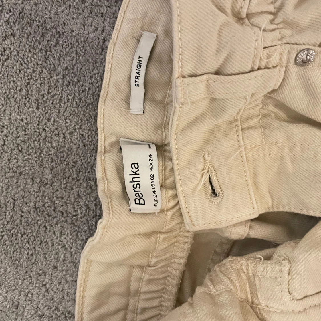 Beige byxor från Bershka - 1