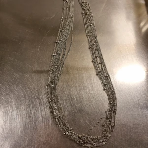 Halsband  - Silvrigt halsband 
