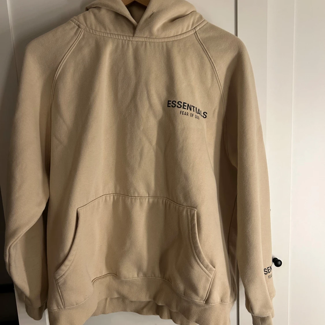 Beige hoodie från Essentials Fear of God