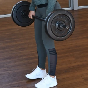 Träningsbyxor från Adidas - Snygg och bekväma gröna träningsbyxor/vardagsbyxor från Adidas. Perfekt för träning eller en avslappnad dag. Lågmidjade, storlek S-XS💚