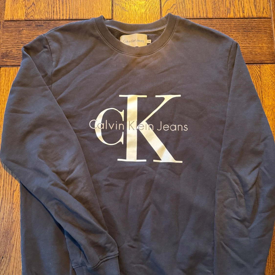 Svart sweatshirt från Calvin Klein Jeans