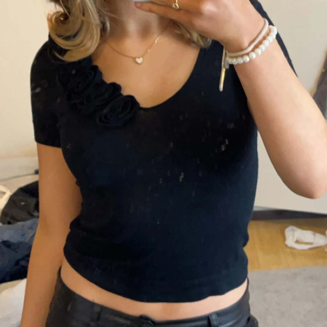 Svart t-shirt med detalj 💕 - 3