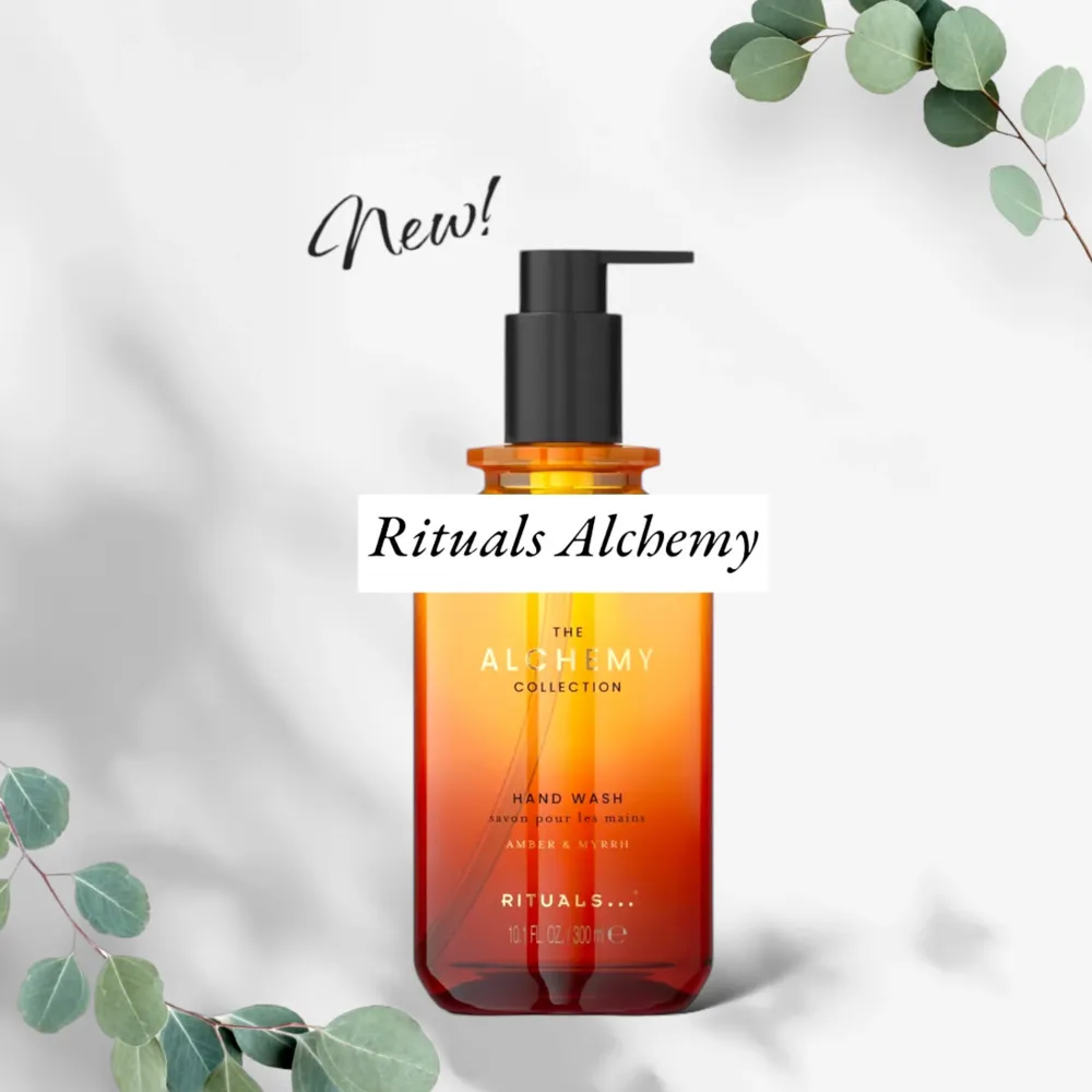 Säljer en lyxig handtvål från Rituals Alchemy Collection. Flaskan är elegant i en djup bärnstensfärg med svart pump. Perfekt för att ge badrummet en touch av elegans och doftar fantastiskt. Innehåller 300 ml.. Skönhet.