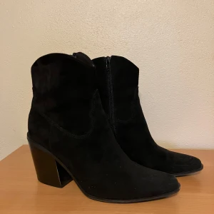 Klackskor/cowboyboots - Storlek 40, mycket bra skick. 