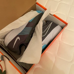  Gt cut academy - Helt nya par gt cut academy i en blå colorway i storlek 46