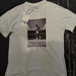 Mohammed Ali / T-shirt (ZARA) - Perfekt skick