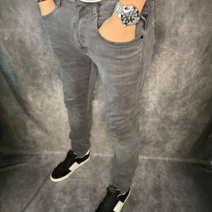 REPLAY ANBASS JEANS  - // Replay anbass jeans | Storlek W31/L32 | Nypris runt 1800kr | Kontakta för fler frågor eller funderingar // Deluxecloset 