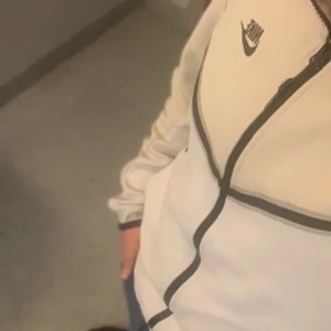 Nike tech - Ifall ni vill göra byte så kan ni säga till