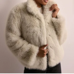 Teddy jacket - Säljer min helt oanvända jacka från Nelly  Varm och skön nu till vintern och dessutom snygg