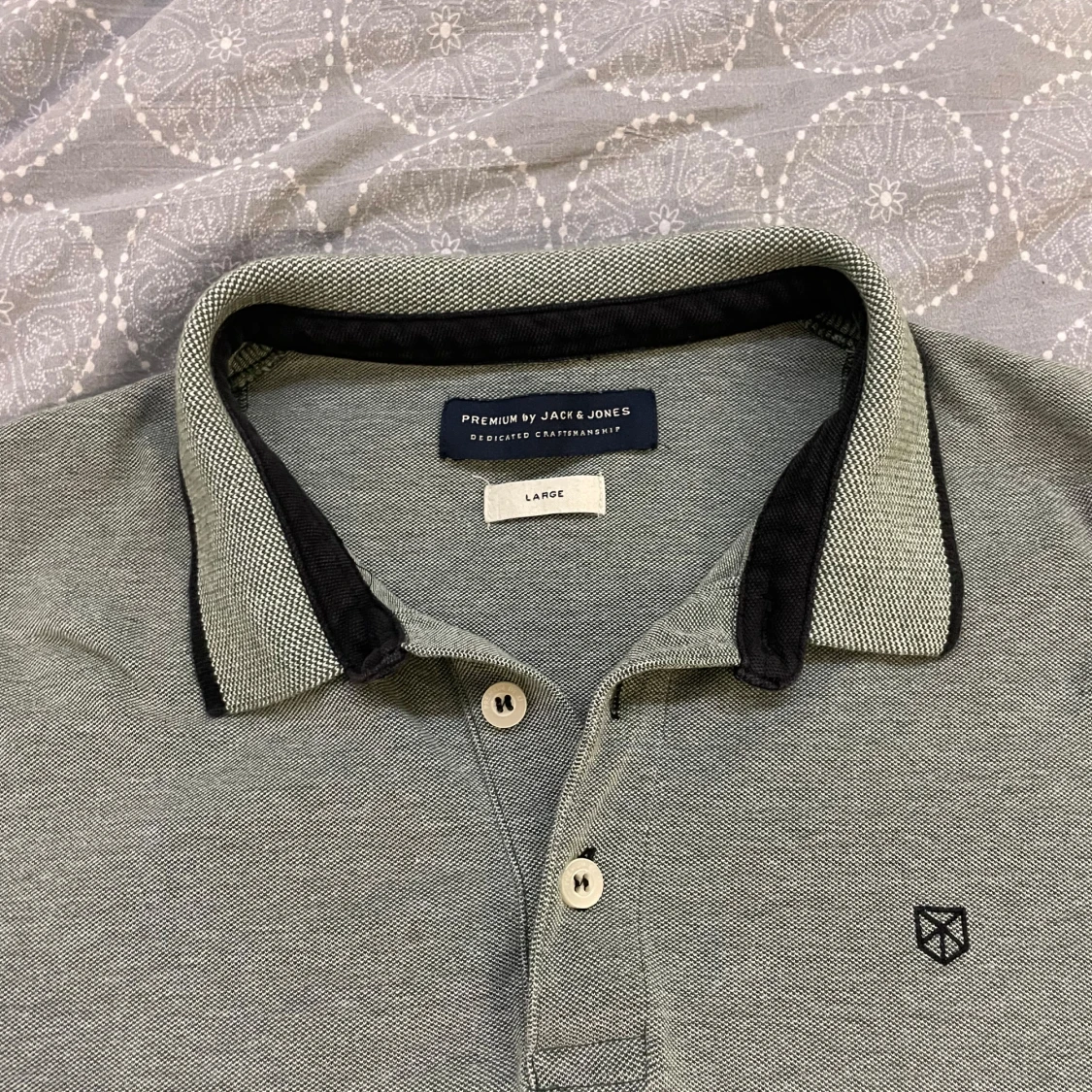 Grå pikétröja från Jack & Jones - 90