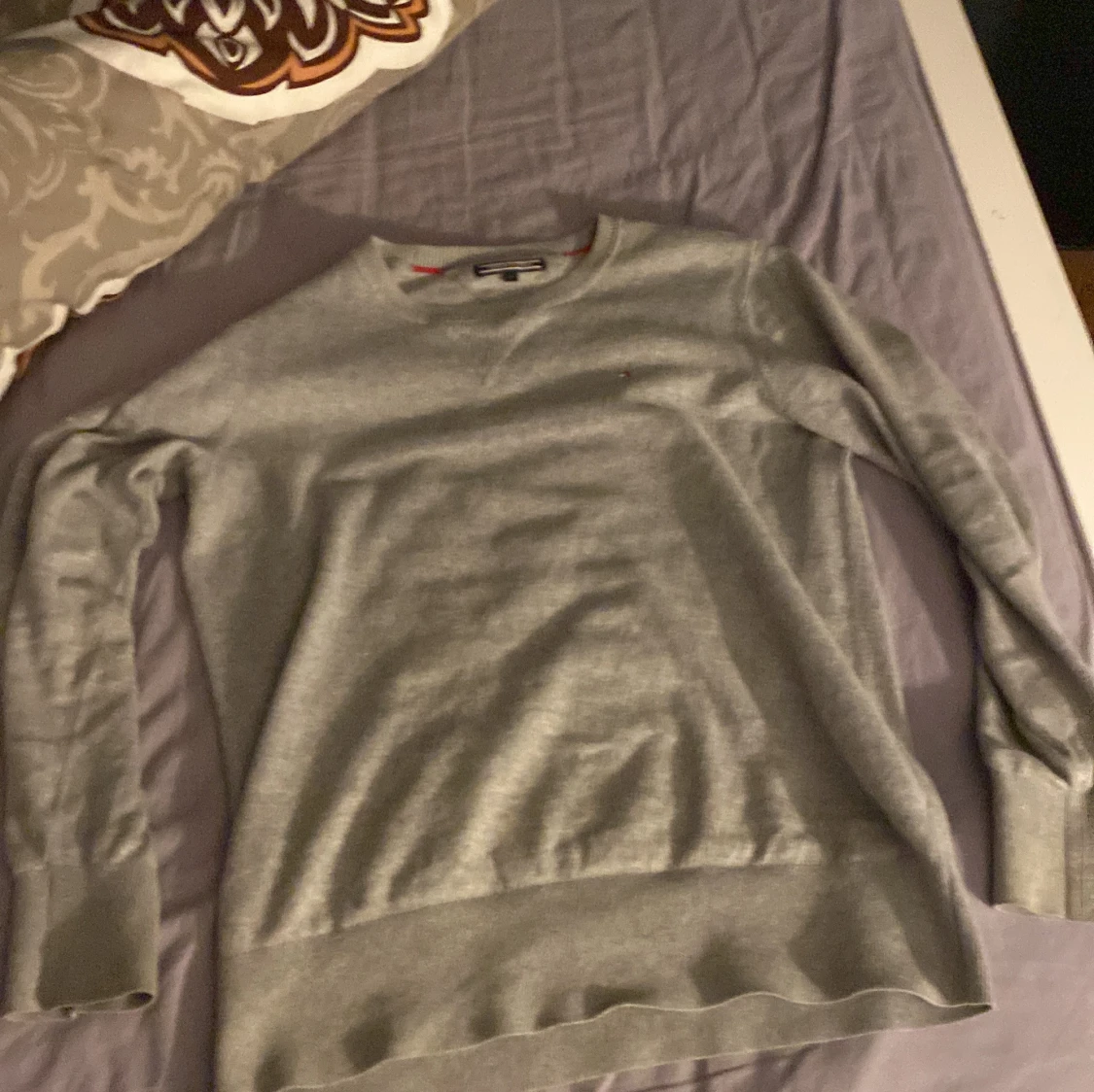 Grå tröja från Tommy Hilfiger