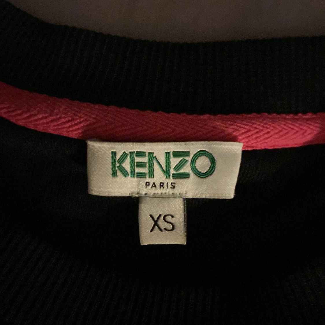 Svart tröja med tigerbroderi från Kenzo - 91