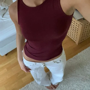 Vinröd topp  - Vinrött linne från lager 157. Använd bara ett fåtal gånger 💞 hör av er vid intresse och ge gärna prisförslag!