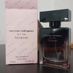 Kvinnlig parfym - Köpt för att testa men helt ny, den har doften av jasminris frangipani gardenia musk patchouli