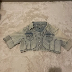 Jeans poncho - Jättefin och asnajs jeans pocho storlek L men passar även mig som bär s-m