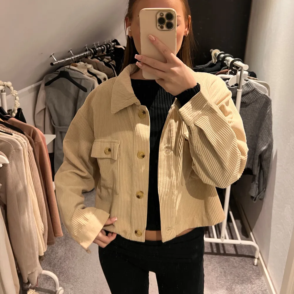 Beige manchesterjacka🤍. Jackor.