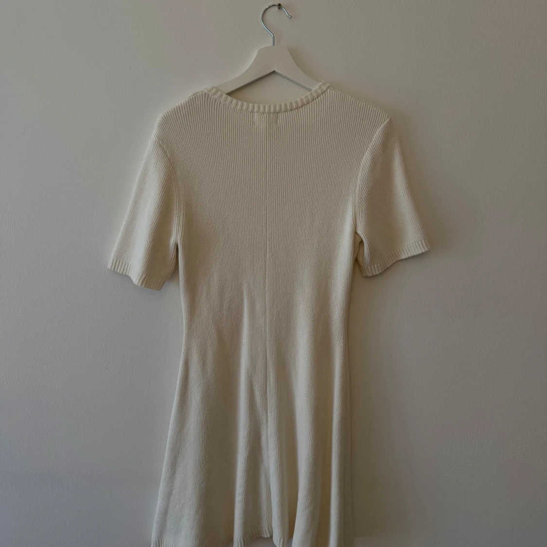 Vit stickad klänning från H&M - 92