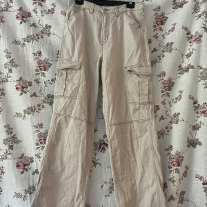 Cargobyxor - Köpta från H&M men kommer inte till användning (nyskick) katt finns i hemmet🐈‍⬛☺️