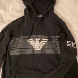 Ea7 tröja - Mycket bra skick storlek XL men passar L
