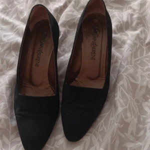 Vintage Ysl skor - Rätt så använda men funkar fortfarande att ha därför sätter jag ett lägre pris