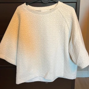 Trekvart tröja - Amdvänd ett fåtal gånger men säljer för att den inte används längre💓💓