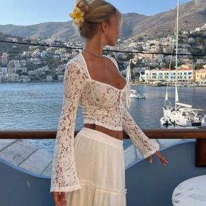 Topp - Super fin topp, använd en gång men säljer då jag har för många toppar. Köpt för 719kr och den är helt slutsåld på hemsidan. Storlek xs-s💞