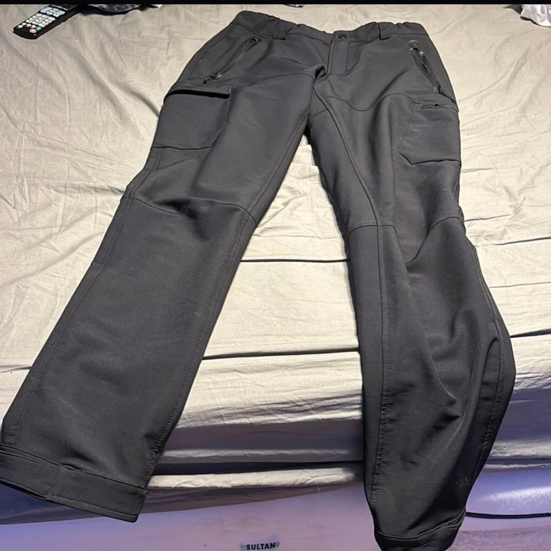 Svarta cargopants från Everest