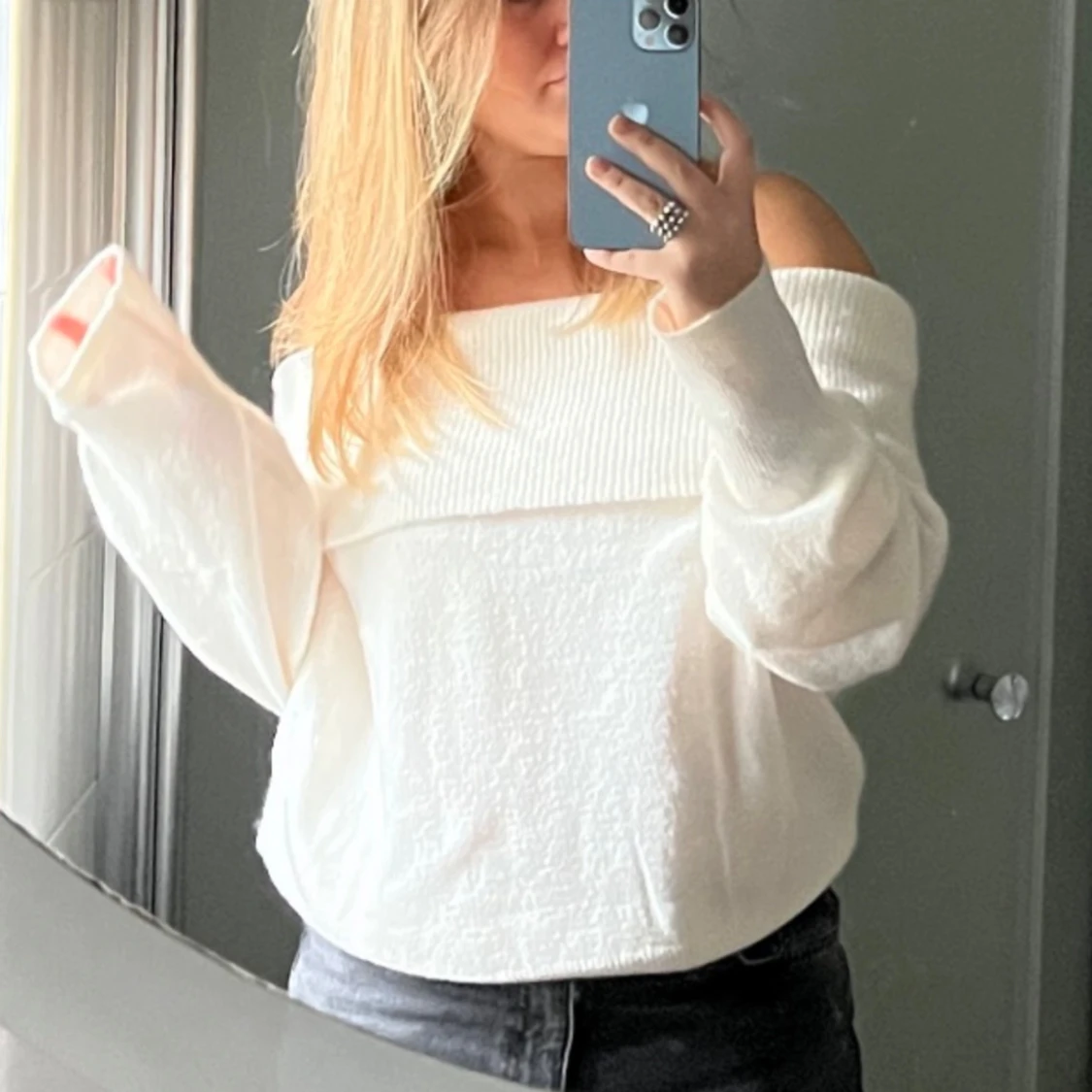 Vit stickad off shoulder