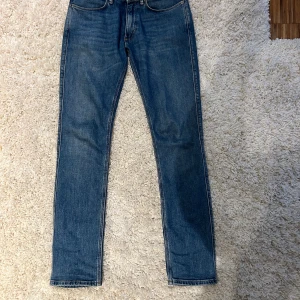 Acne jeans 31/32 - Säljer dessa sköna acne jeans i smal/straight modell. 