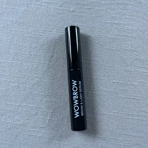 Lashserum från WOWBROW. Testad under en vecka, men jag är tyvärr allergisk. 