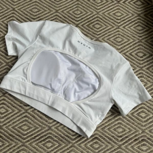 NVGTN TOPP - Träningstopp aldrig använd 