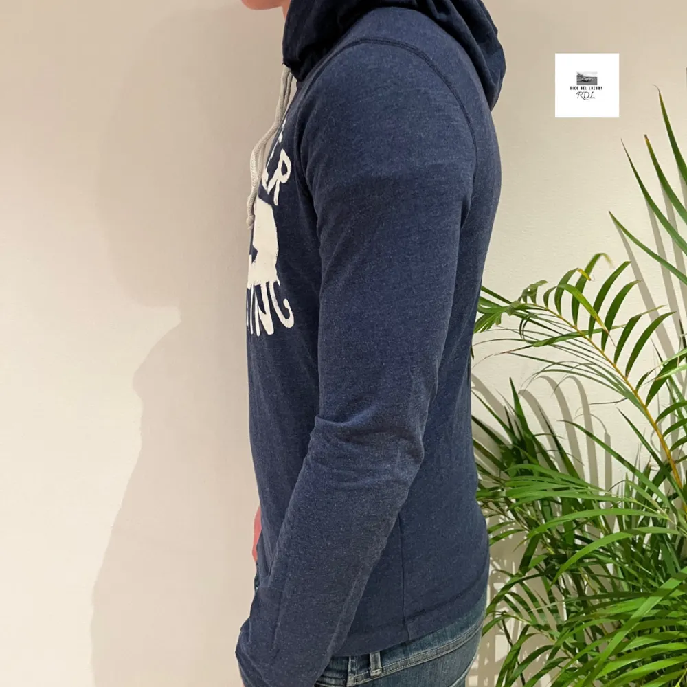 Hollister hoodie | Skick: 8,5/10 | Size - S | Pris - 349kr | Fraktar via postnord eller instabox på köparens bekostnad | Hör av dig vid minsta fråga eller fundering // RDL. Hoodies.