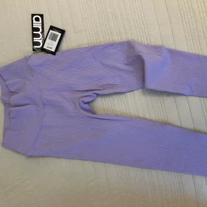 Träningstights AIMN 💜  - Helt nya träningstights från Aimn. Nypris 599kr