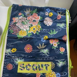 Scout ryggsäck  - Produkten är i jättebra skick. Har använt den bara ett gång.