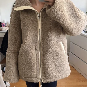 Hm teddyjacka - Säljer denna superfina populära teddyjackan från hm i stl S 💓💓💓