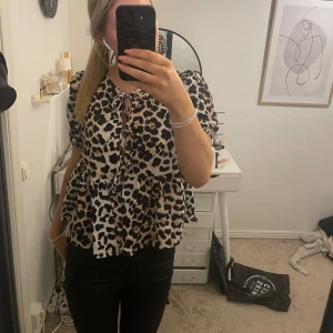 Leopard blus - Jättefin leopard blus från shein i storlek S, aldrig använt. Bra skick och kvalitet 