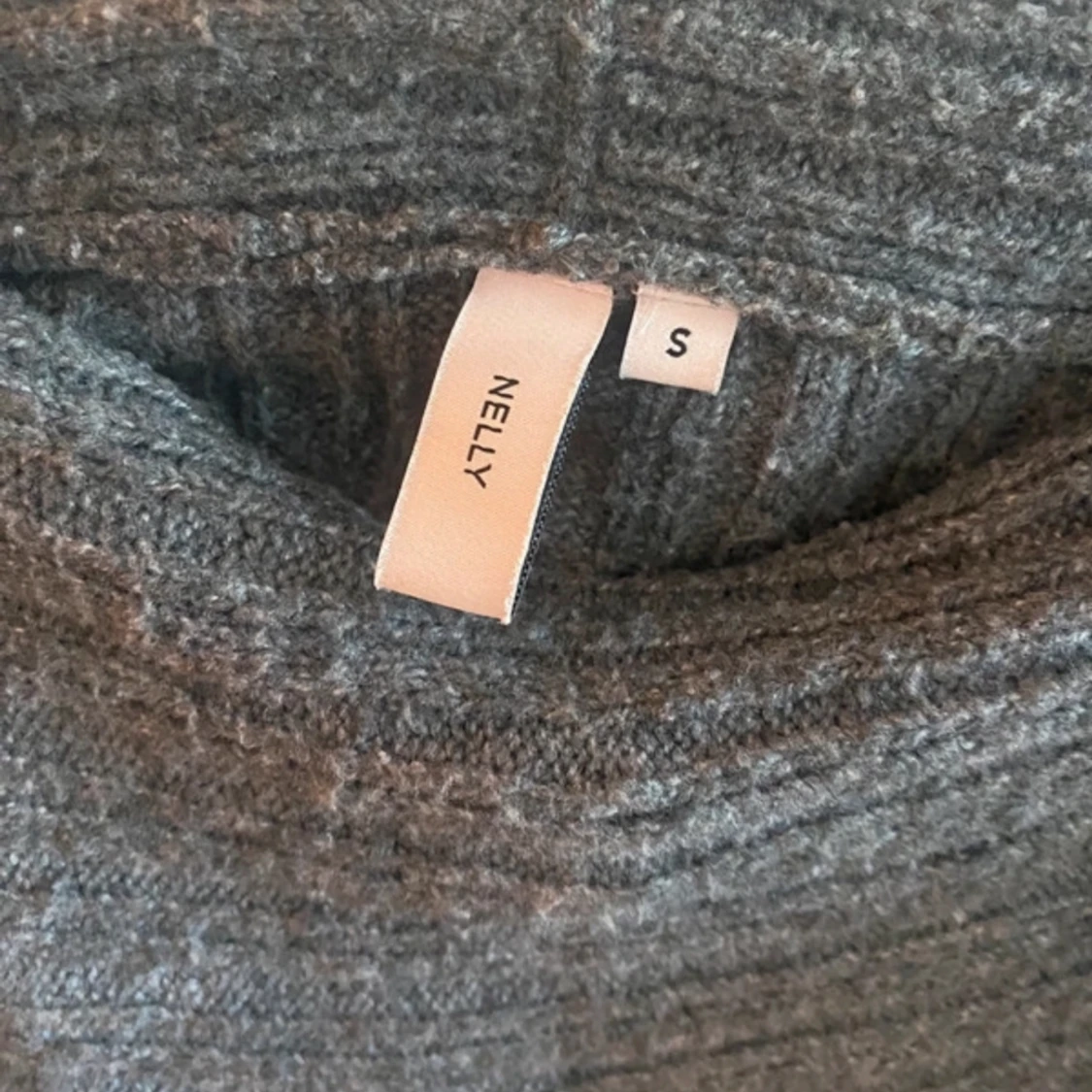 Off shoulder stickad tröja - 91