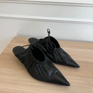 By Malene Birger skor  - By Malene Birger skor från vår/sommar kollektionen 2024.  Fint skick. Storlek 40.  Nypris 5700kr, jag säljer för 2000kr. 