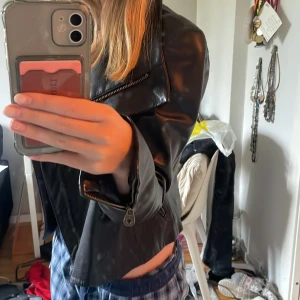 Skinnjacka  - Säljer denna skinnjacka då den aldrig kommer till användning