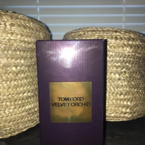 Tom Ford velvet orchid - Endast provad, som ny. Se bild 3 hur mycket som är kvar. Super fin doft men passar ej min hud Nypris 1000