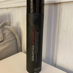 Sebastian professional hair spray  - Säljer denna nya och oanvända hårsprayet re-shaper 400 ml från Sebastian professional. Den är oöppnad och köpt på Apohem för 345kr💕