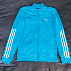 Adidas tröja - Nyskick! 