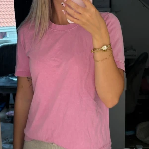 Rosa T-shirt  - Fin rosa T-shirt från Zara använd x antal gånger men fortfarande fint skick 