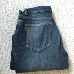 Snygga jeans från weekday! - Rail mid loose jeans från weekday!  W 26 L32 Om du indata något eller är intresserad skriv! 🫶🏻