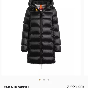Parajumper jacka  - Fin och varm parajumper jacka som köptes i vintras 2023. I jätte bra skick utan defekter. 